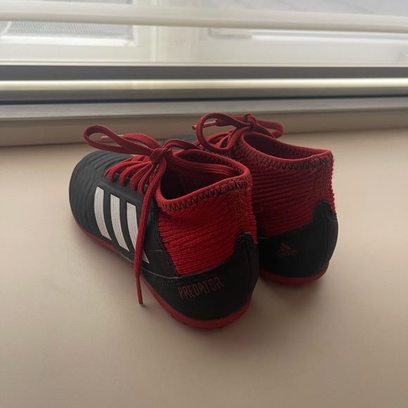 Adidas Boys Predator 18.3 indoor soccer shoes size 12 - Picture 5 of 7